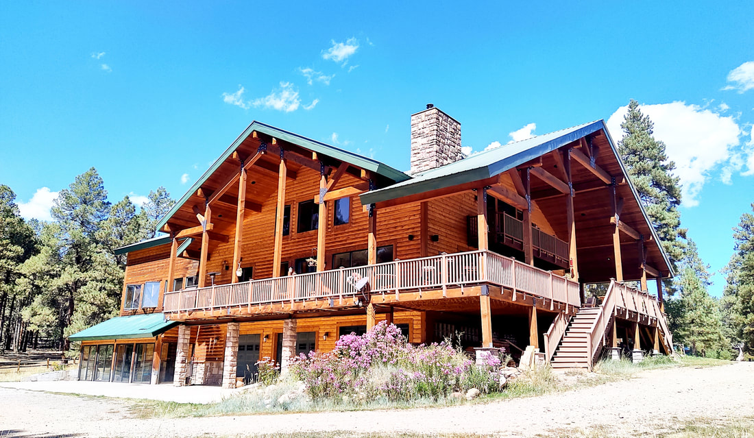 Exterior of Elktrace Bed and Breakfast lodge